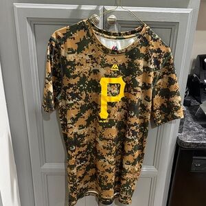 Pittsburgh Pirates Camo T-Shirt - Youth Large